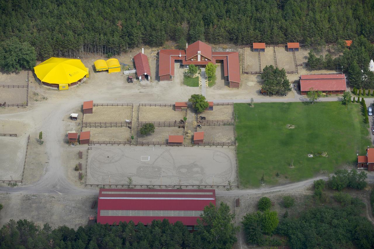 El Bronco Working Ranch Izsák Exterior foto