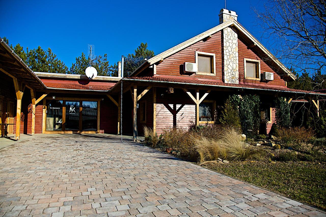 El Bronco Working Ranch Izsák Exterior foto